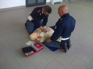 Agenti della Polizia durante l'esercitazione pratica